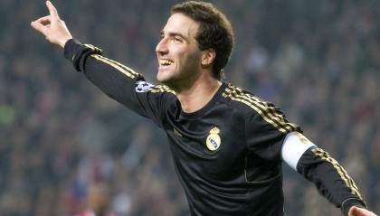 开云综合服务-德甲：拜仁4-0大胜奥格斯堡，莱万完成帽子戏法，德甲拜仁vs奥格斯堡