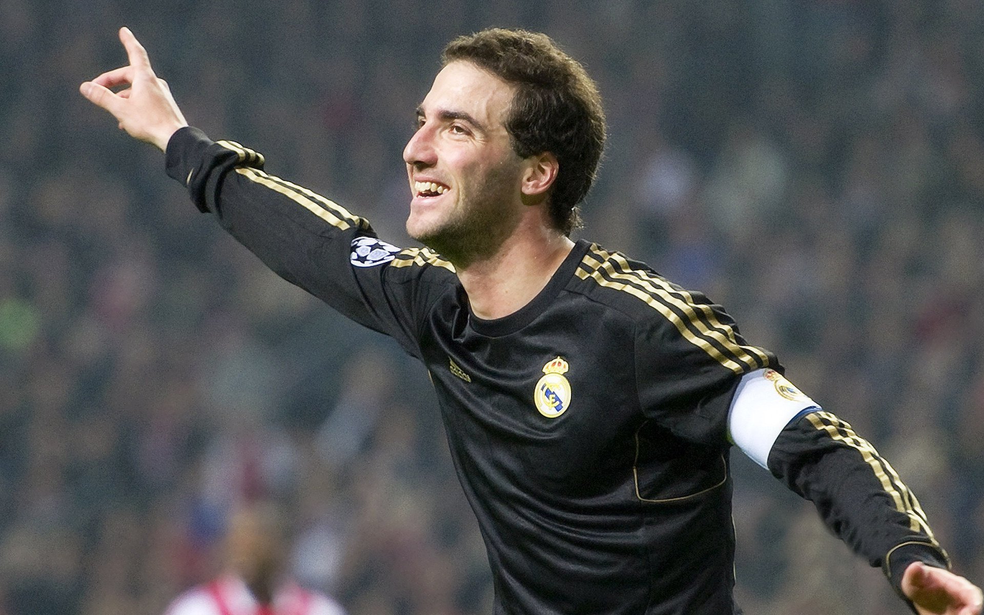 德甲：拜仁4-0大胜奥格斯堡，莱万完成帽子戏法，德甲拜仁vs奥格斯堡