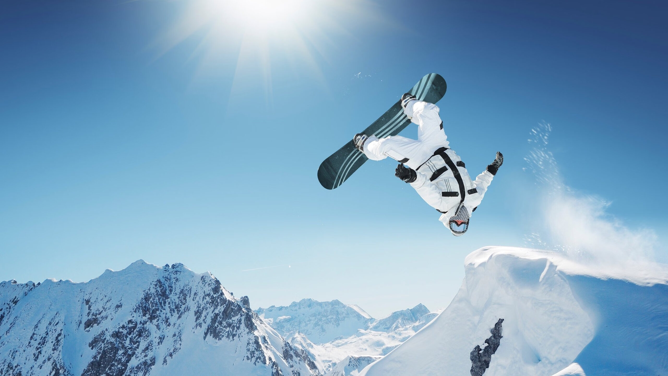 德甲：拜仁4-0大胜奥格斯堡，莱万完成帽子戏法，德甲拜仁vs奥格斯堡